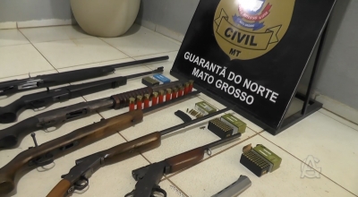 Homem  preso em posse ilegal de armas de fogo aps denncia em Guarant